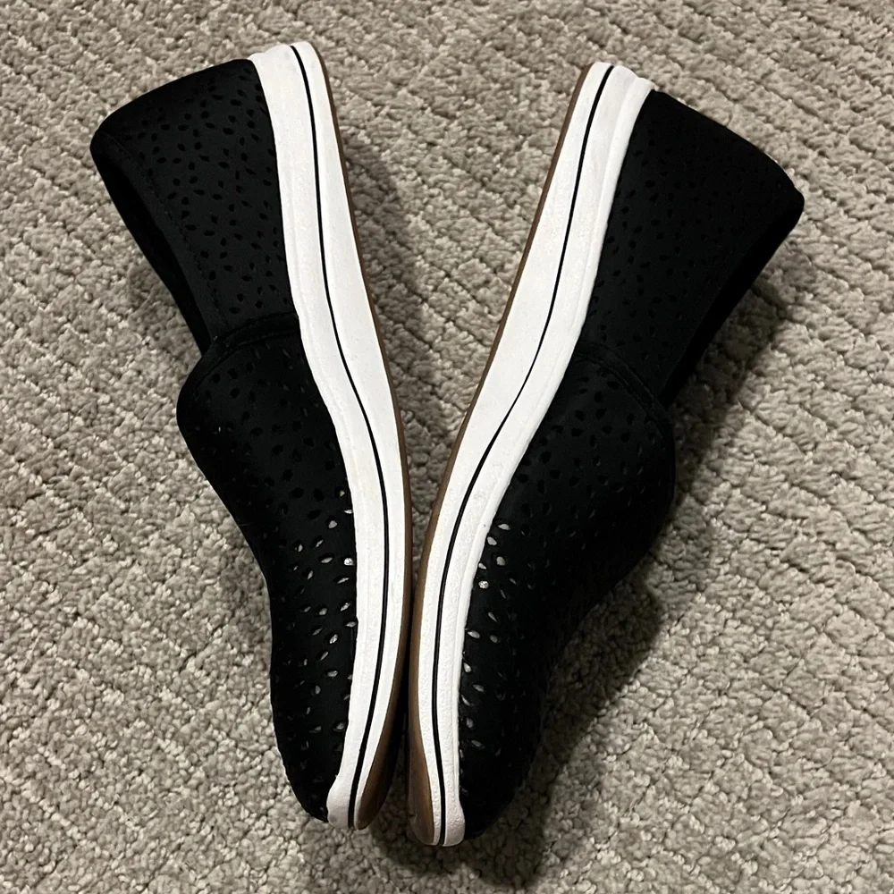 Clarks Cloudsteppers Black Perforated Slip-Ons 8 1/2